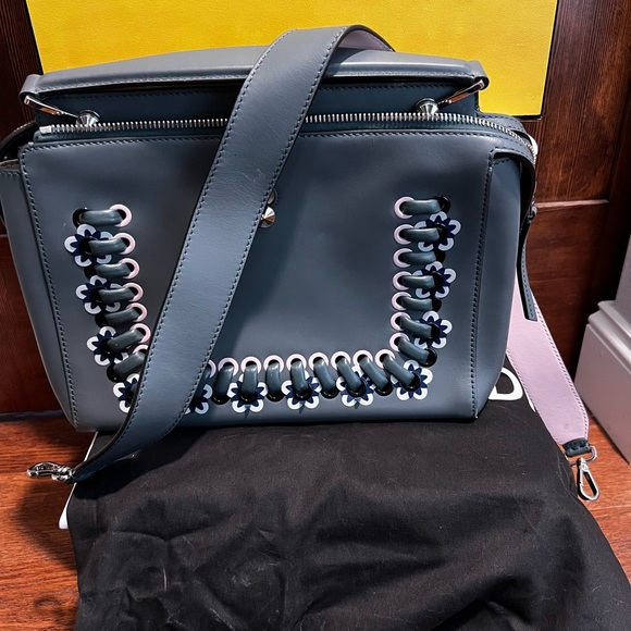 Medium Whipstitch Fendi Dotcom - Picture 8 of 8